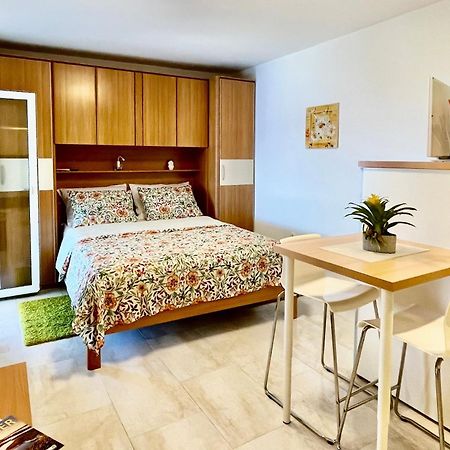 Apartments By The Sea Medveja, Opatija - 7720 ロヴラン エクステリア 写真