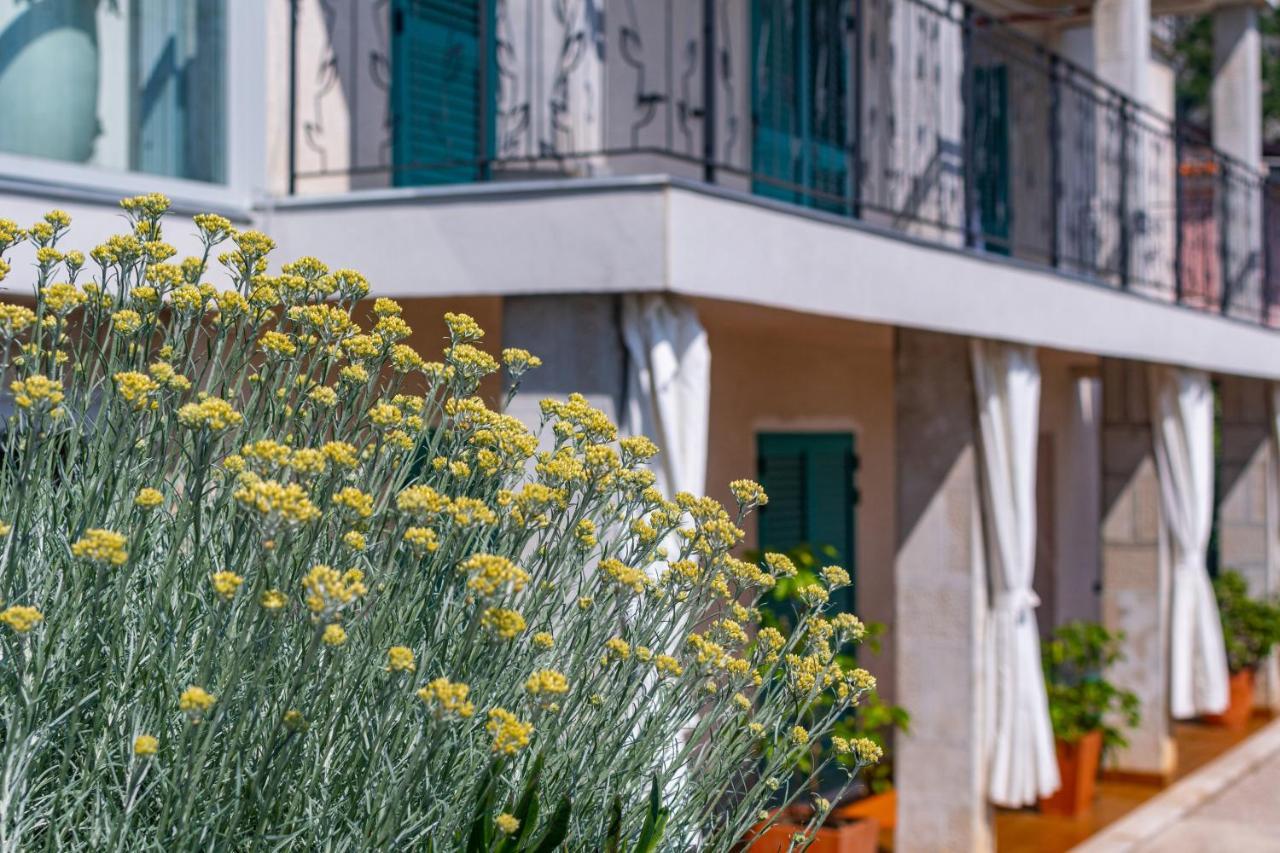 Apartments By The Sea Medveja, Opatija - 7720 ロヴラン エクステリア 写真