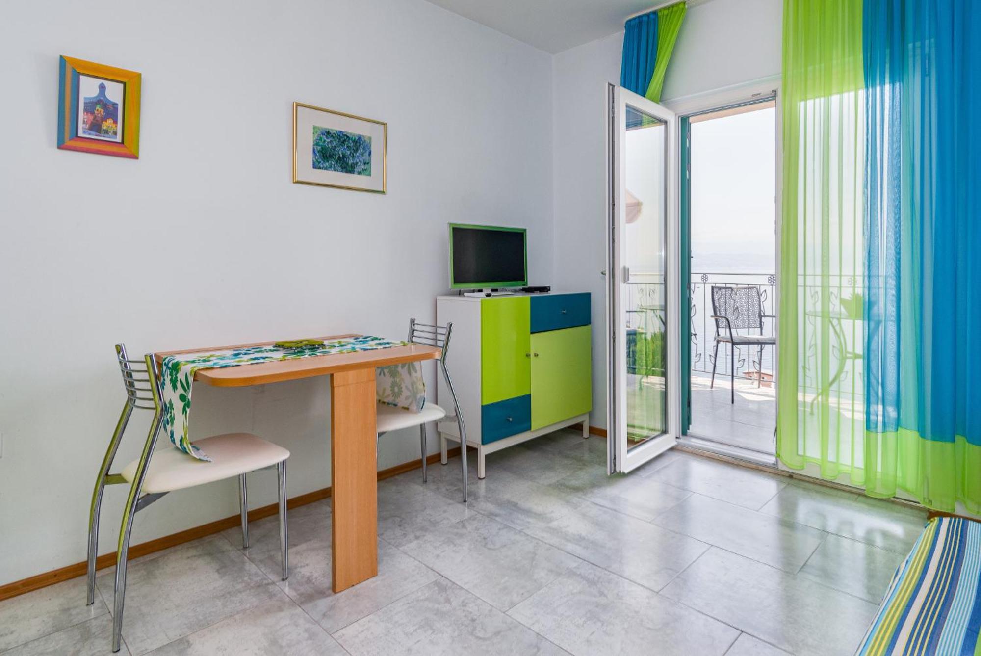 Apartments By The Sea Medveja, Opatija - 7720 ロヴラン エクステリア 写真