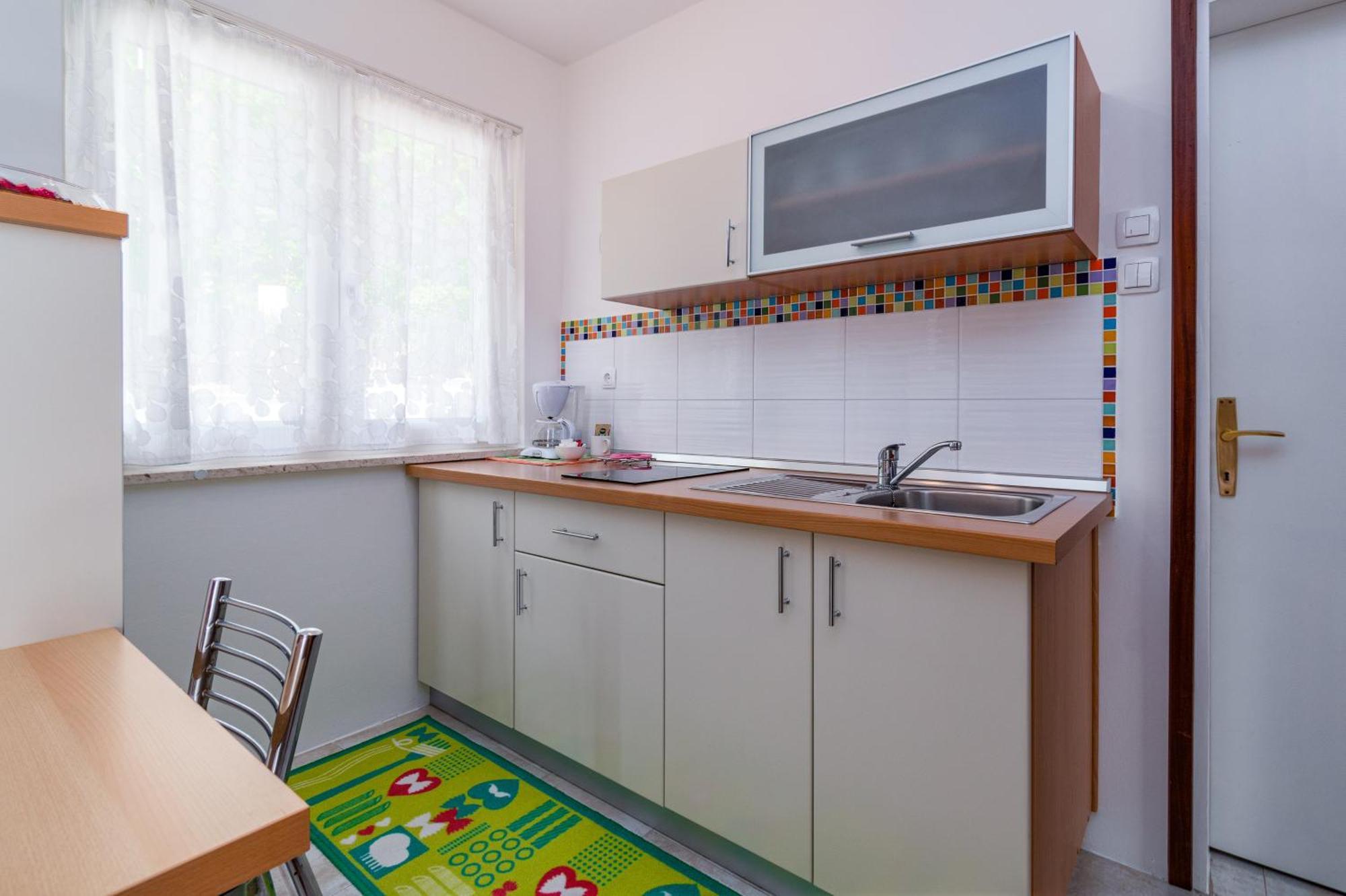 Apartments By The Sea Medveja, Opatija - 7720 ロヴラン エクステリア 写真