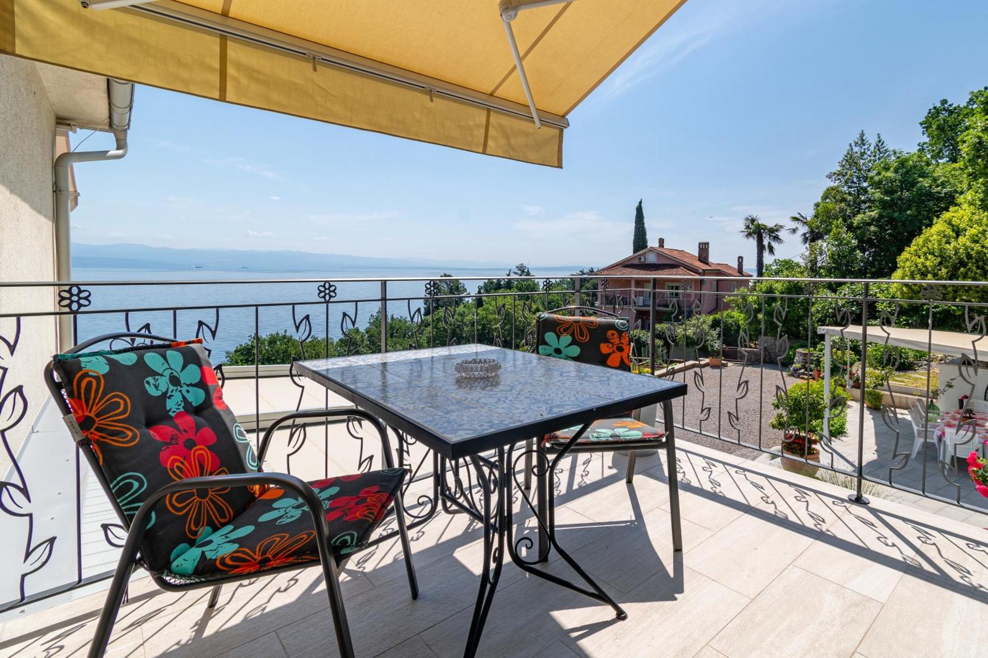 Apartments By The Sea Medveja, Opatija - 7720 ロヴラン エクステリア 写真