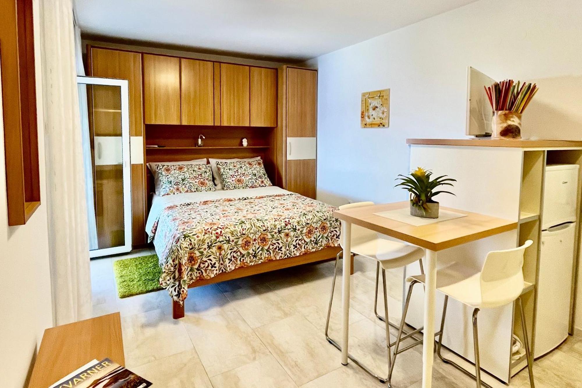 Apartments By The Sea Medveja, Opatija - 7720 ロヴラン エクステリア 写真