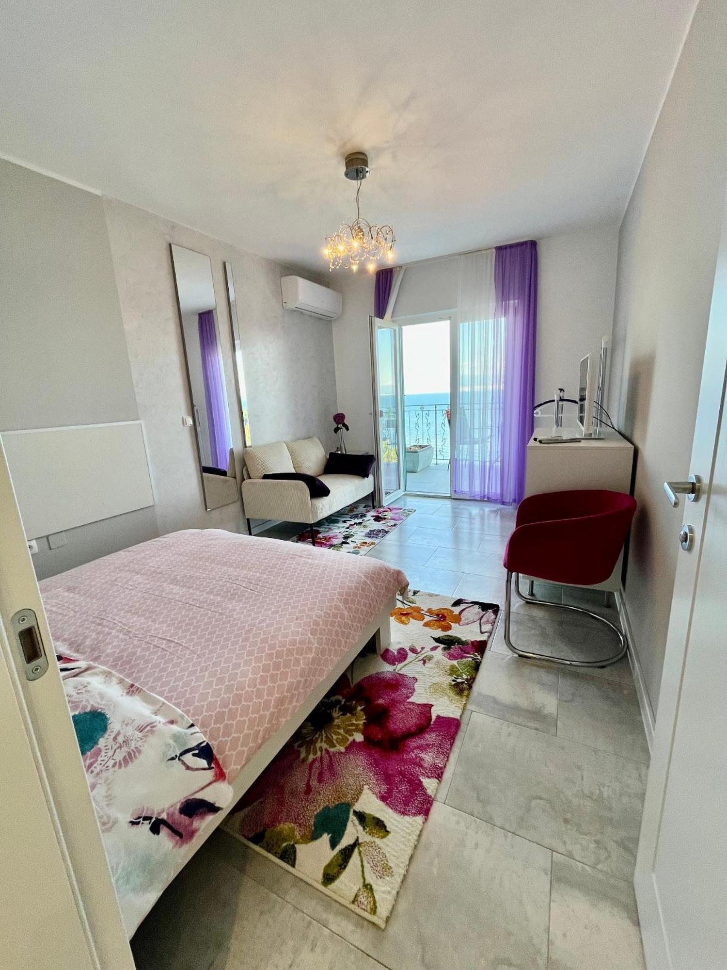 Apartments By The Sea Medveja, Opatija - 7720 ロヴラン エクステリア 写真