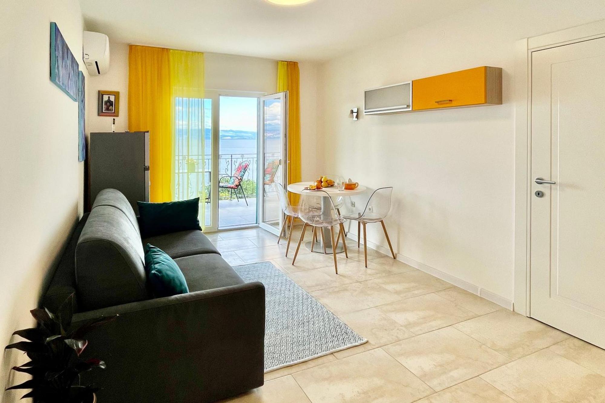Apartments By The Sea Medveja, Opatija - 7720 ロヴラン エクステリア 写真